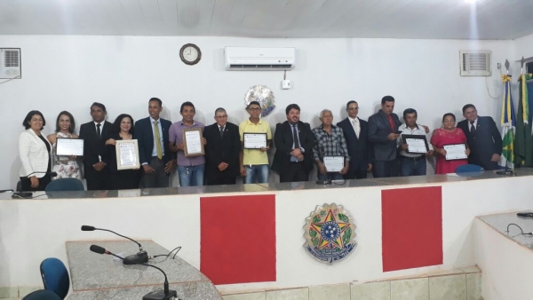 C&acirc;mara realiza Sess&atilde;o Solene com entrega de Mo&ccedil;&otilde;es